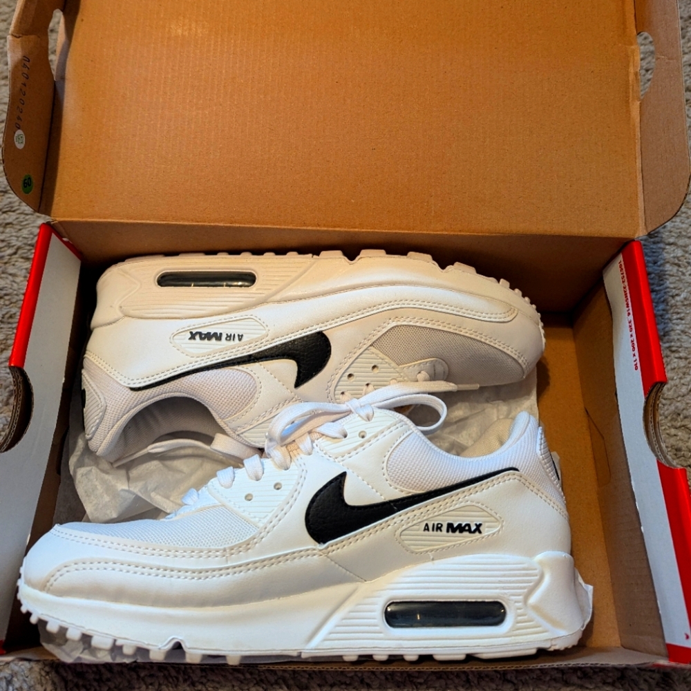 New Women's Size 9 Nike Air Max 90 Casual Sneakers
